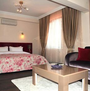NearBy Hotel