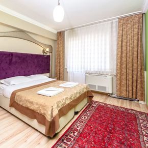 NearBy Hotel
