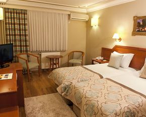 NearBy Hotel