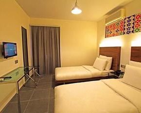 NearBy Hotel