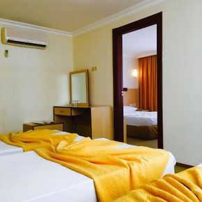 NearBy Hotel