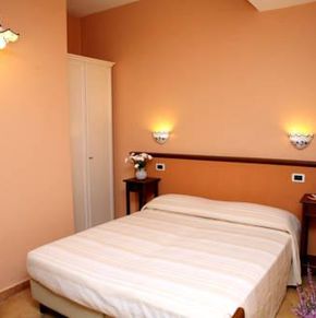 NearBy Hotel
