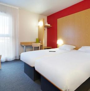 NearBy Hotel