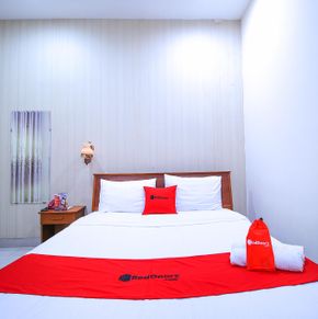 NearBy Hotel
