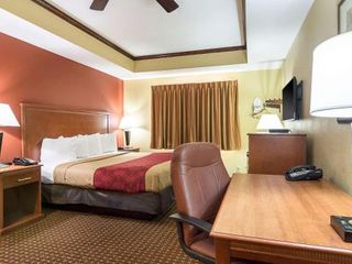 Фото отеля Econo Lodge Inn & Suites Little Rock SW