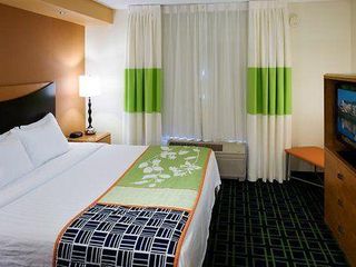 Hotel pic Fairfield Inn & Suites by Marriott Rogers