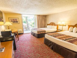 Фото отеля SureStay Plus Hotel by Best Western Bakersfield North