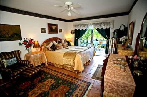 HILLCREST COUNTRY INN BED AND BREAKFAST