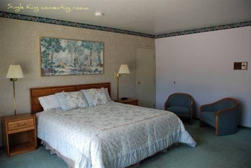 Photo of BUDGETEL RIVER INN MOTEL - REDDING