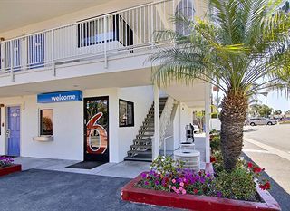 Фото отеля Motel 6-Santa Barbara, CA - State Street