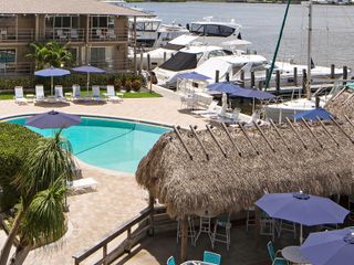 Фото отеля Cove Inn on Naples Bay