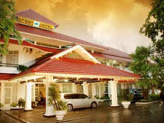 Фото отеля Crown Hotel Tasikmalaya