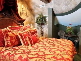 Фото отеля Black Swan Inn Luxurious Theme Rooms