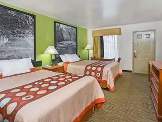Hotel pic Super 8 by Wyndham Cave City