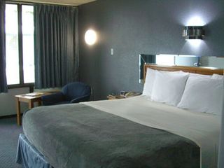 Фото отеля Quail's Nest Inn & Suites