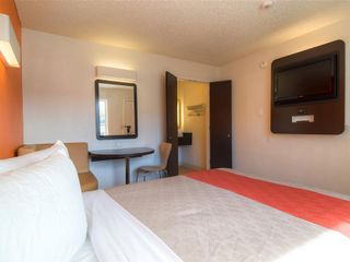 Фото отеля Motel 6-Las Vegas, NV - Tropicana