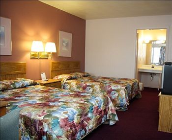 Photo of Country Club Inn & Suites