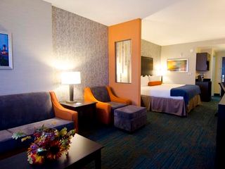 Фото отеля Holiday Inn Express Hotel & Suites Knoxville, an IHG Hotel
