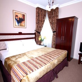 NearBy Hotel