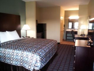 Фото отеля Pearsall Inn and Suites