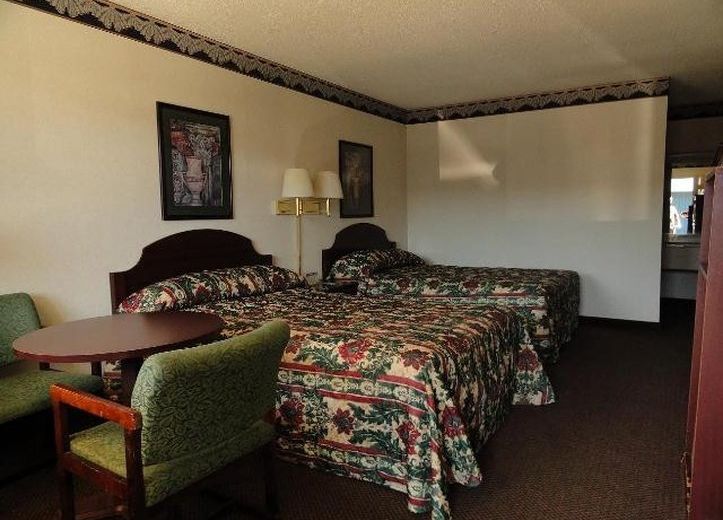 Red Carpet Inn & Suites – Danville