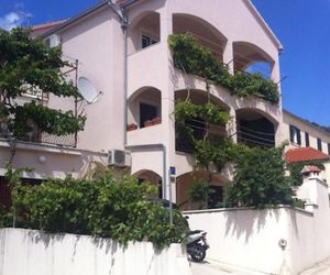 Apartments Milena Bol Croatia