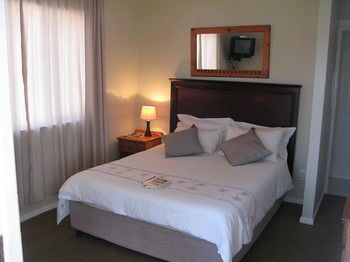 Phoenix Lodge and Waterside Accommodation, Knysna | Staycation Prices