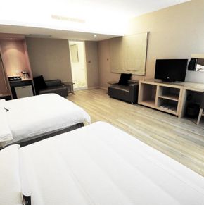 NearBy Hotel