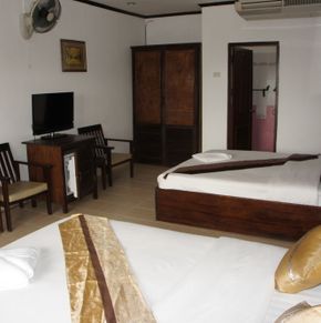 NearBy Hotel
