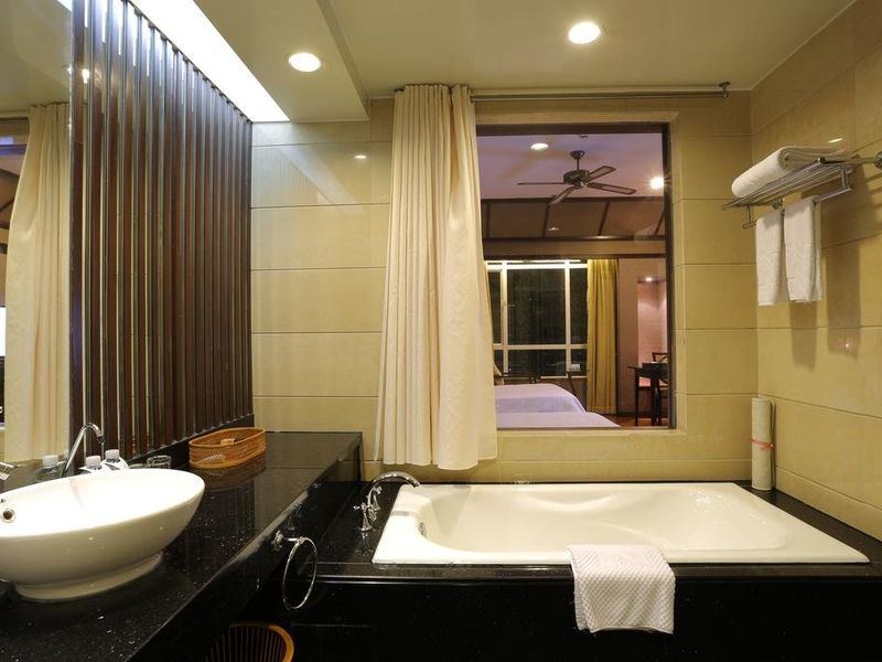 Hotel Photo 12