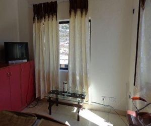 Hotel Holiday Home & Restaurant Bhim Tal India