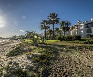 HB Comfortable Beachfront Holiday Apartment Estepona Spain