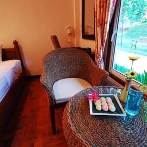 NearBy Hotel