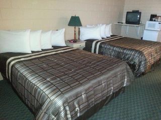 Hotel pic Maple Leaf Motel Emerson