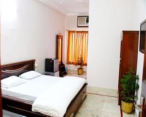 Hotel Basera Vrindavan Gobardhan India