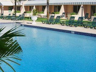 Фото отеля Castaways Resort and Suites