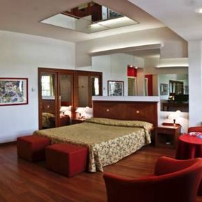 NearBy Hotel