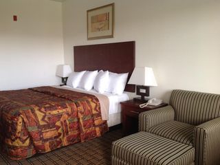 Фото отеля America Inn & Suites