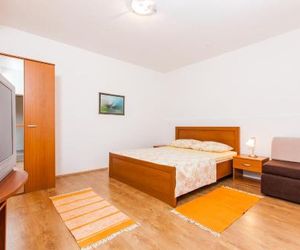 Apartments Klarić 3406 Jesenice Croatia