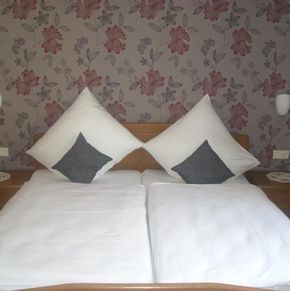 NearBy Hotel