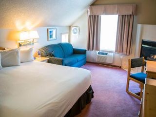 Фото отеля Waterton Lakes Lodge Resort