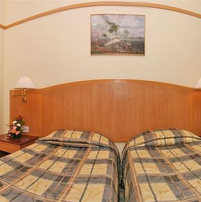 NearBy Hotel