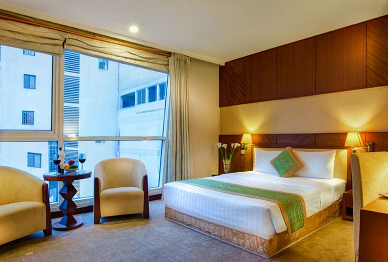 image of hotel Emerald Hotel