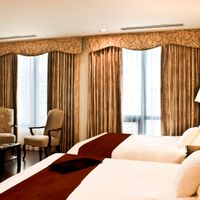 Grand Hotel & Suites