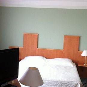 NearBy Hotel