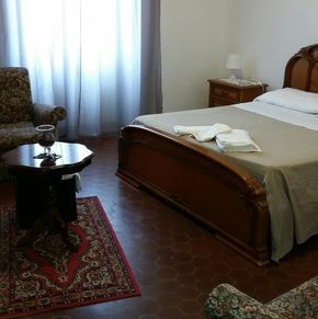 NearBy Hotel