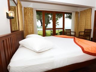 Hotel pic Pharo Lake