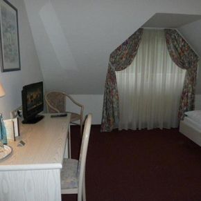 NearBy Hotel