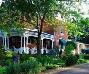 The Country Doll House B&B Simcoe Canada