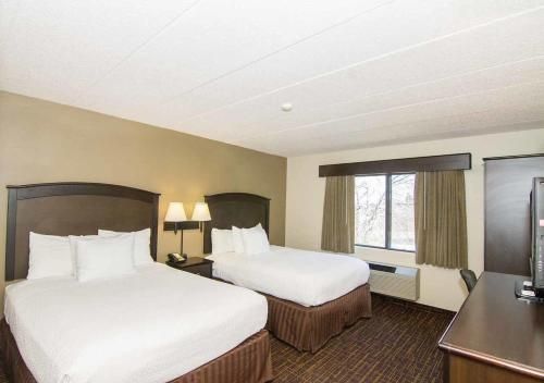 Photo of GrandStay Hotel & Suites Peoria